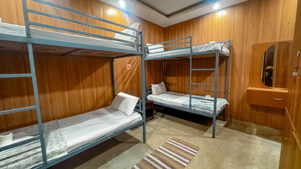 6 Shared Room